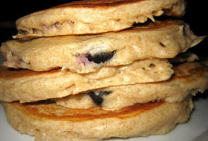 блины с черникой