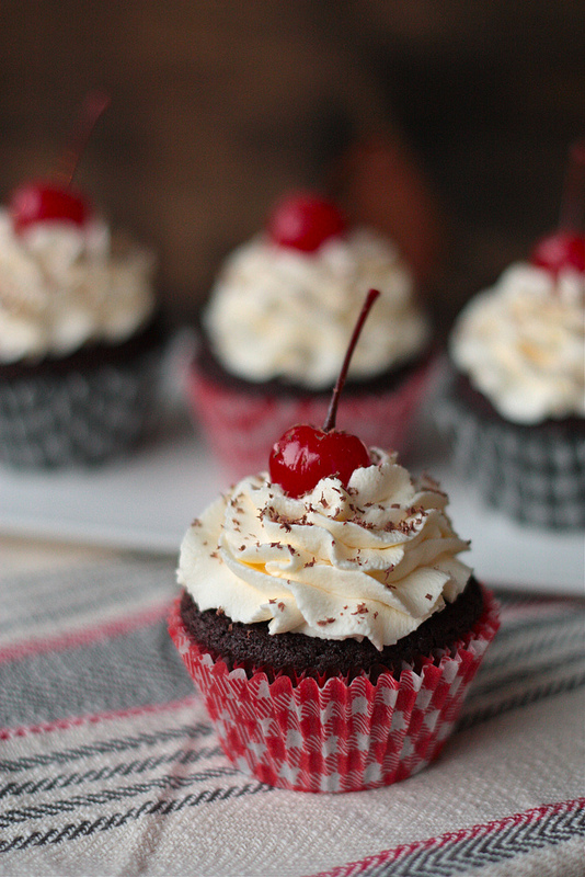 Как называются кексы с кремом сверху. Black Forest Cupcake V2. Как называются кексы с кремом сверху фото. Как называются кексы с кремом сверху-Black Forest Cupcake V2. картинка Как называются кексы с кремом сверху. картинка Black Forest Cupcake V2